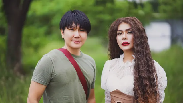 Novita Dewi bersama fotografer Marcos Tjung (ist)