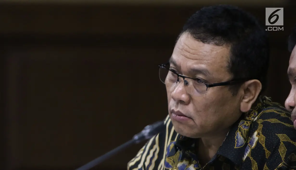 Terdakwa korupsi pengadaan dan pelaksanaan pembangunan kampus IPDN Sumbar di Kab Agam TA 2011, Dudy Jocom saat menjalani sidang lanjutan di Pengadilan Tipikor Jakarta, Rabu (5/9). Sidang mendengar keterangan saksi. (Liputan6.com/Helmi Fithriansyah)
