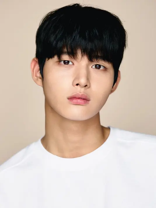 "Lee Seo Won terlihat cukup mabuk tapi kami tak perlu mengeluarkan banyak tenaga saat ia melawan. Namun ia memang banyak mengumpat," lanjutnya. (Foto: Soompi.com)