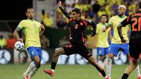 Timnas Brasil harus bersusah payah meraih kemenangan 2-1 atas Kolombia pada laga ke-17 kualifikasi Piala Dunia 2026 zona CONMEBOL di Arena BRB Mane Garrincha, Jumat (21/3/2025) pagi WIB. Gol penentu kemenangan Brasil dicetak Vinicius Junior pada menit ke-90+9. (AFP/EVARISTO SA)