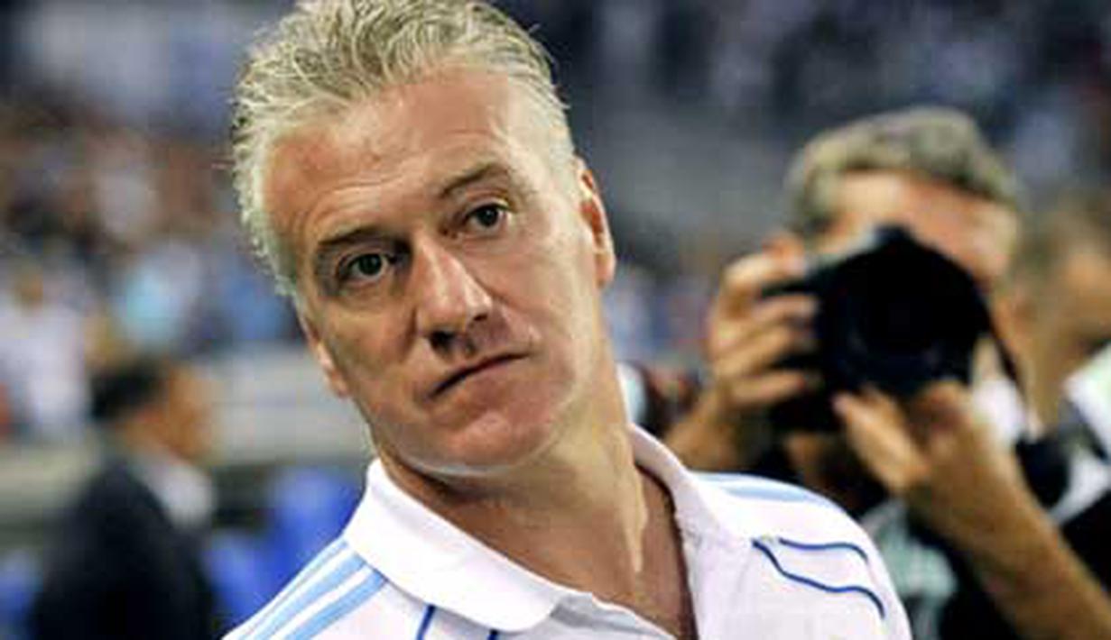 Ekspresi pelatih Olympique de Marseille'Didier Deschamps sebelum laga lanjutan Ligue 1 menjamu Caen at Velodrome Stadium, 7 Agustus 2010. Marseille kalah 1-2. AFP PHOTO / BERTRAND LANGLOIS
