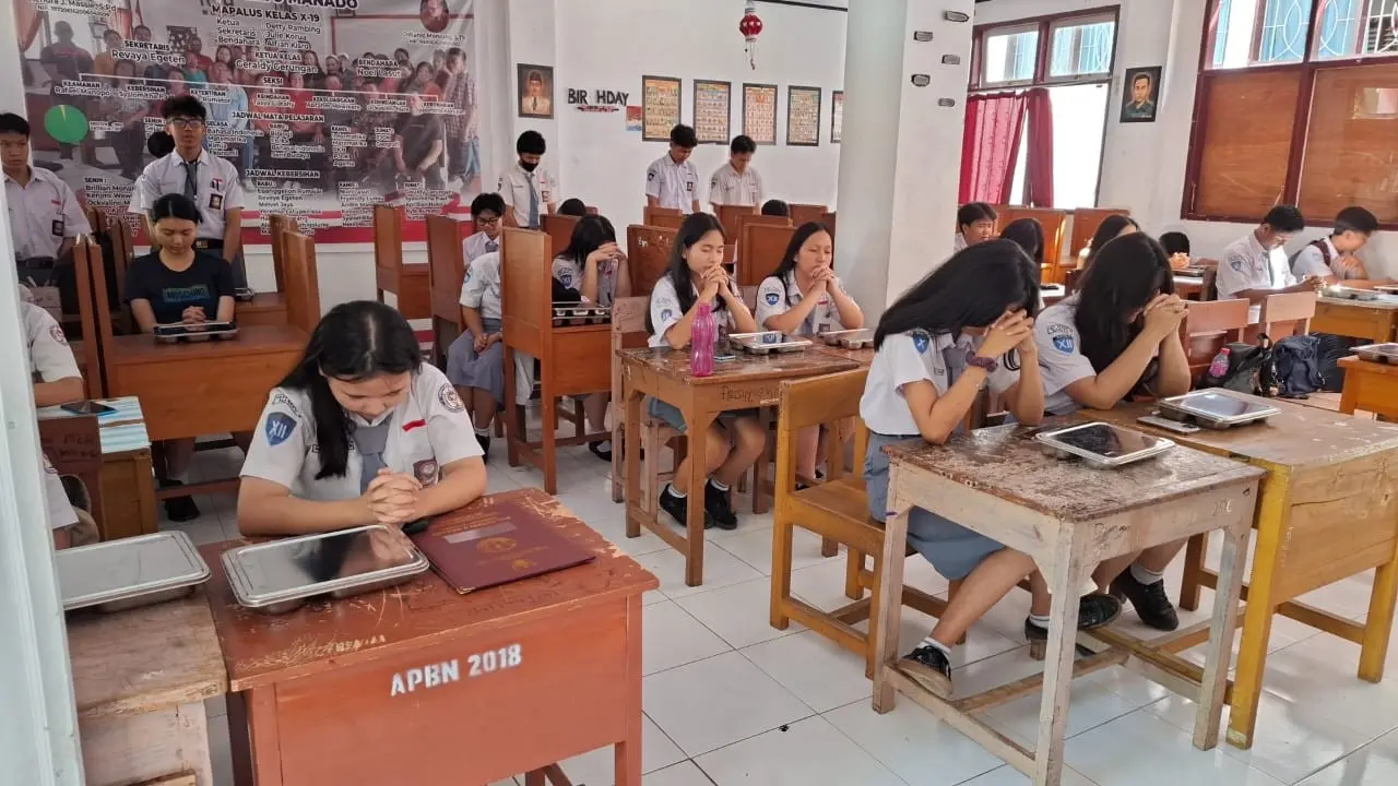 Program Makan Bergizi Gratis (MBG) untuk anak sekolah di Manado yang dimulai pada, Senin (6/1/2025).