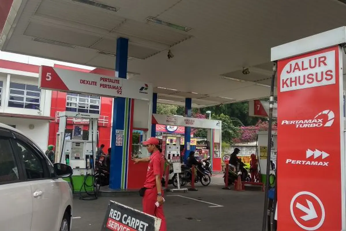 Kementerian ESDM telah resmi memperluas penerapan kewajiban pencampuran Biodiesel 20 persen (B20) untuk Public Service Obligation (PSO) ataupun non-PSO, sejak 1 September 2018. (Maul/Liputan6.com)
