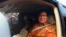Ketua Umum Gerindra, Prabowo Subianto seusai melakukan pertemuan dengan Ketua Umum Partai Demokrat Susilo Bambang Yudhoyono (SBY) di Jakarta, Kamis (9/8). Prabowo dan rombongan pun, tampak tergesa-gesa meninggalkan rumah SBY. (Merdeka.com/Imam Buhori)