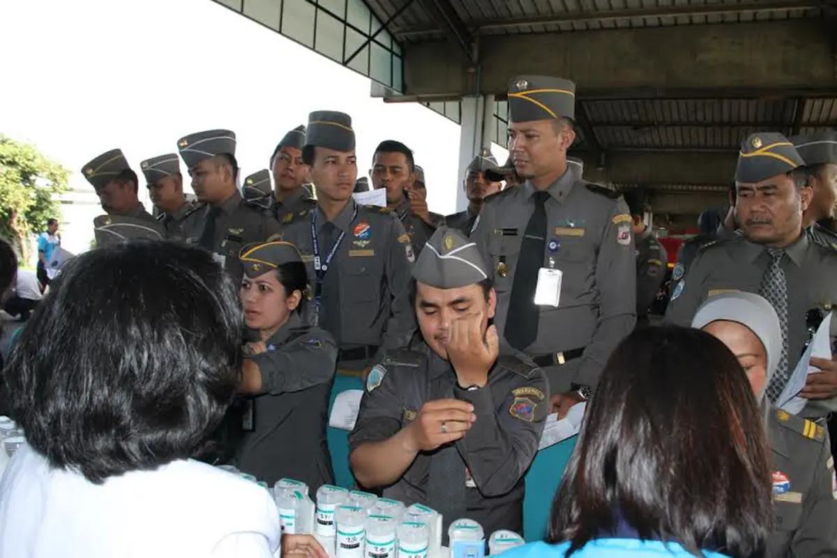 pegawai bandara 