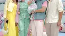 Di ultah Azura, spekulasi Aaliyah hamil semakin merebak. Netizen mengamati penampilannya yang selalu memakai flat shoes dan dress panjang, setelah muncul video teman-teman Aaliyah tampak mengelus perutnya pada momen kondangan bulan Oktober 2024 lalu. (Liputan6.com/IG/@thariqhalilintar)