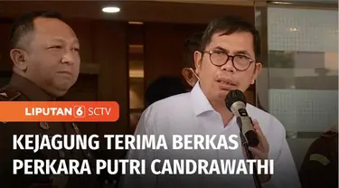 Kejaksaan Agung menerima berkas perkara Putri Candrawathi, istri Irjen Ferdy Sambo, terkait kasus kematian Brigadir Nofriansyah Yosua Hutabarat. Di saat bersamaan, Kejaksaan juga mengembalikan berkas perkara empat tersangka lain, supaya bisa segera d...