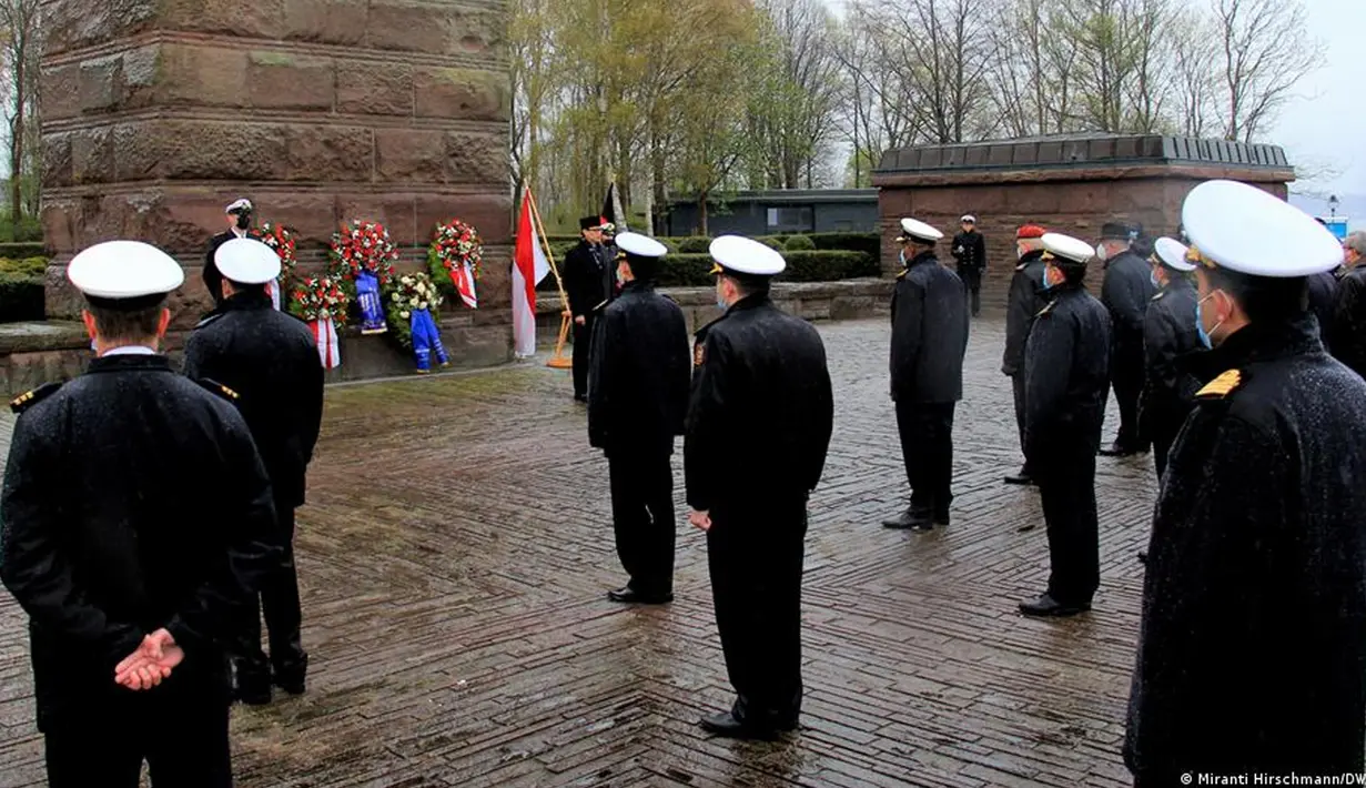 Angkatan Laut Jerman Gelar Upacara Penghormatan Awak KRI Nanggala-402. (FOTO: Miranti Hirschmann/DW)