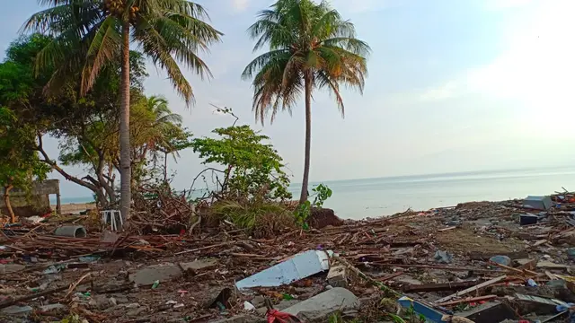 Kondisi pantai di dekat Swiss Bel Hotel Silae usai Gempa Palu