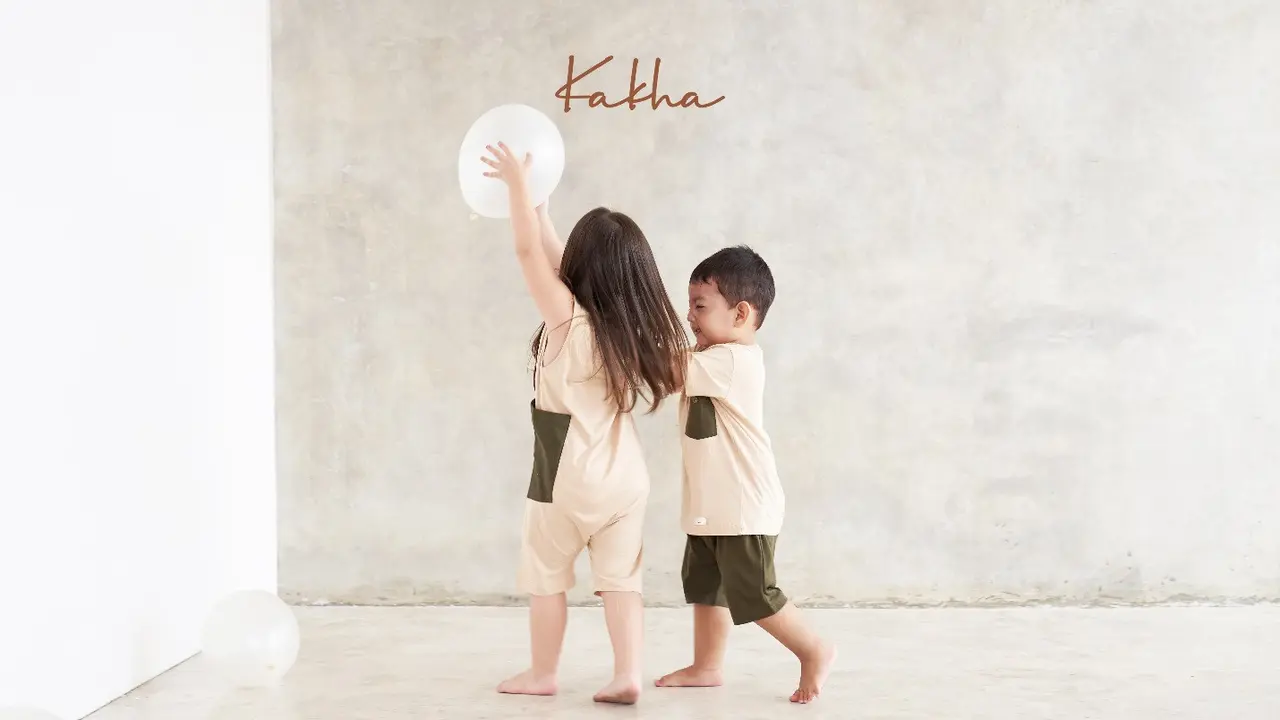 Si Kecil Aktif dan Gampang Berkeringat? Baju Main dari Kakha Series Bisa Jadi Solusinya Lho!
