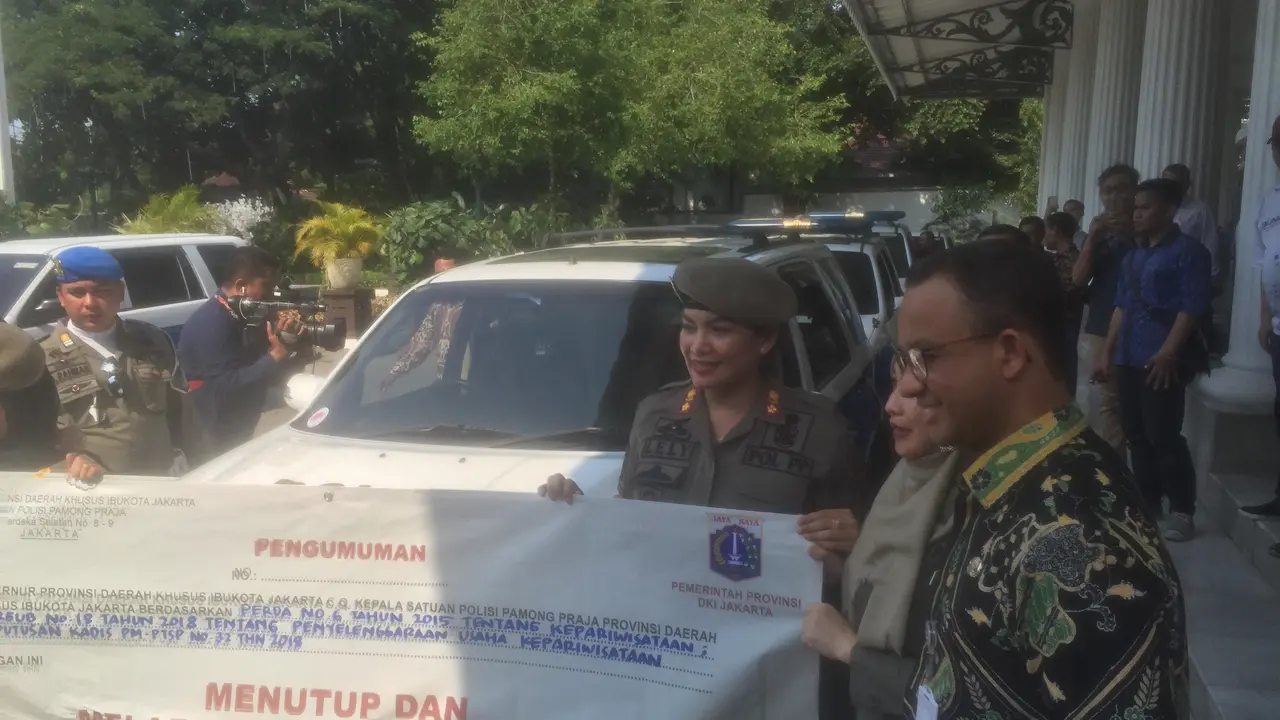 Gubernur DKI Anies Baswedan mengutus 30 orang Satpol PP Perempuan untuk menggeledah Hotel Alexis