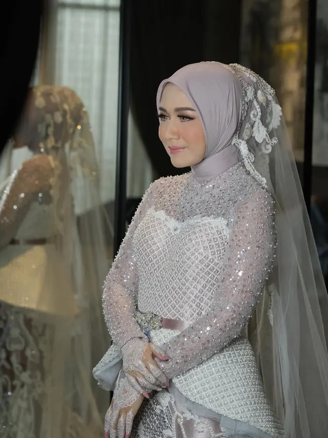 6 Potret Detail Busana Dan Makeup Dine Mutiara Istri Sahrul Gunawan Di Hari Pernikahan Hot 6181