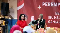 Istri calon presiden Ganjar Pranowo, Siti Atikoh Supriyanti, melakukan dialog bersama pelaku usaha mikro, kecil, dan menengah (UMKM) di Sand Beach Cafe &amp; Resto, Kabupaten Tegal, Jawa Tengah, Jumat (29/12/2023). (Liputan6.com/Delvira Hutabarat)