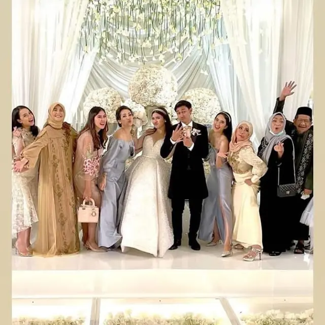 6 Momen Artis Hadiri Resepsi Pernikahan Caesar Hito dan Felicya Angelista