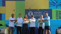 Seremoni penanaman pohon mangrove bersama Direktur Corporate Banking Mochamad Rizaldi, Vice President Director Bintan Resort Cakrawala Frans Gunara, beserta jajaran manajemen, serta perwakilan peserta dan komunitas pelari di kawasan Lagoi Bay, Bintan, Sabtu (8/11/2025).