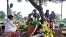 Kesedihan terpancar dari keluarga Budi Mulya yang kehilangan putra bungsunya karena penyakit kanker darah atau leukimia, Jakarta, (8/9/14). (Liputan6.com/Miftahul Hayat)