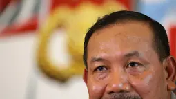 Kapolri Badroidin Haiti memberikan keterangan pers di Gedung Divhumas Mabes Polri, Jakarta, Sabtu (16/1/2016). Kapolri memberikan keterangan terkait Teroris Bom Jakarta beberapa hari lalu. (Liputan6.com/Faizal Fanani)