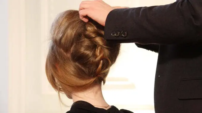 Gaya Rambut Simpel yang Bikinnya Nggak Makan Waktu