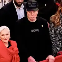 Maye Musk Ibunda Elon Musk Jadi Ikon Fashion di Usia Senja. [@mayemusk]
