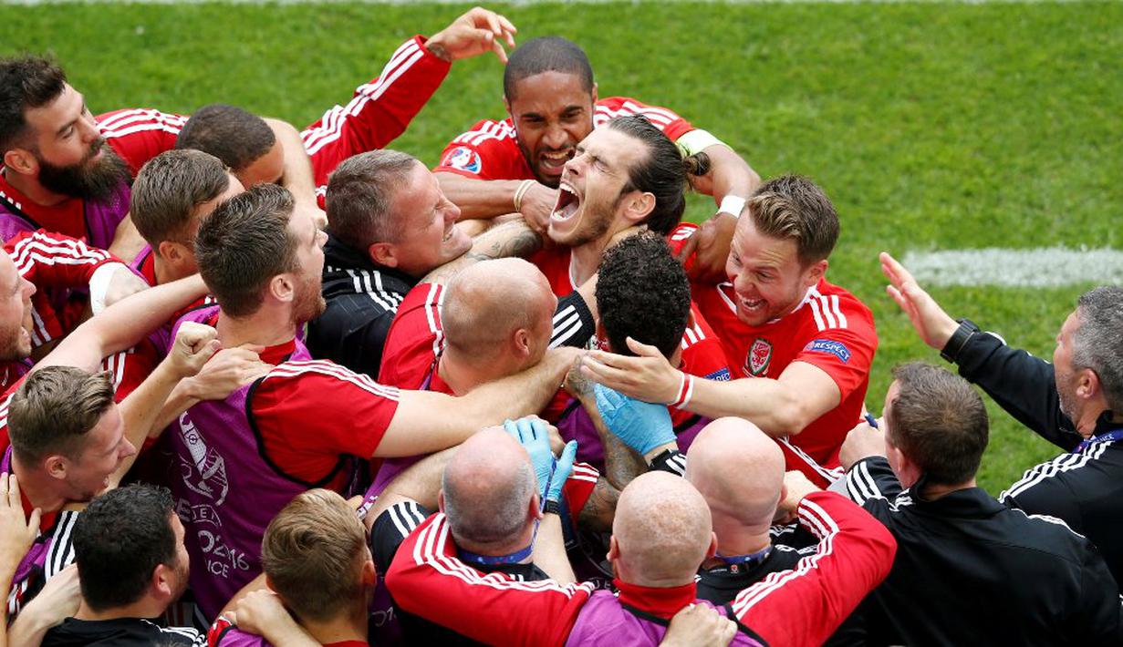Ekspresi striker Wales, Gareth Bale, setelah mencetak gol ke gawang Slovakia dalam laga Grup B Piala Eropa 2016 di Stade de Bordeaux, Prancis, (11/6/2016). (Reuters/Regis Duvignau)