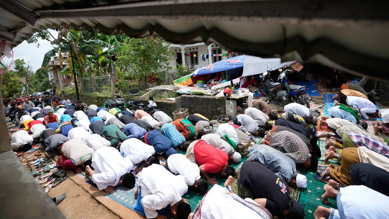 Pelaksanaan Salat Jumat Usai Gempa Mengguncang Cianjur