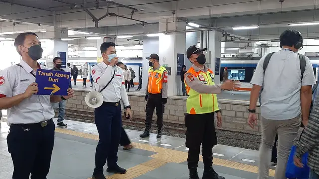Suasana di Stasiun Manggarai