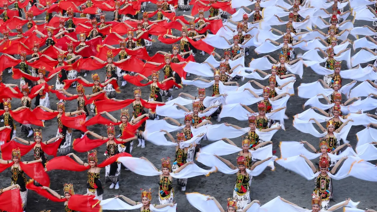 Pegelaran festival gandrung sewu 2023  di Pantai Marina Boom Banyuwangi memukai ribuan wisatawan (Isitimewa)