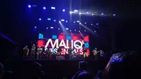 MALIQ & D'Essentials dalam acara Joyland Festival 2023 pada Sabtu (25/11/2023) di Lapangan Baseball Senayan, Jakarta. (Liputan6.com/Nadia Nurhaliza)