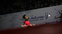 Sementara dua wakil tunggal putra yang berlaga di hari pertama, Anthony Sinisuka Ginting dan Tommy Sugiarto terlibat "perang saudara" yang akhirnya dimenangi Ginting. (Bola.com/Bagaskara Lazuardi)
