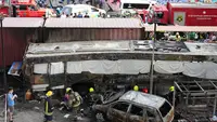 Bus Terbakar usai Ditabrak Kereta di Bangkok, 8 Orang Tewas