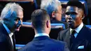 Mantan striker Kamerun, Samuel Eto'o, saat menghadiri Drawing Piala Dunia 2018 di Kremlin Palace, Jumat (1/12/2017). Acara tersebut dihadiri legenda sepak bola dunia. (AFP/Mladen Antonov)