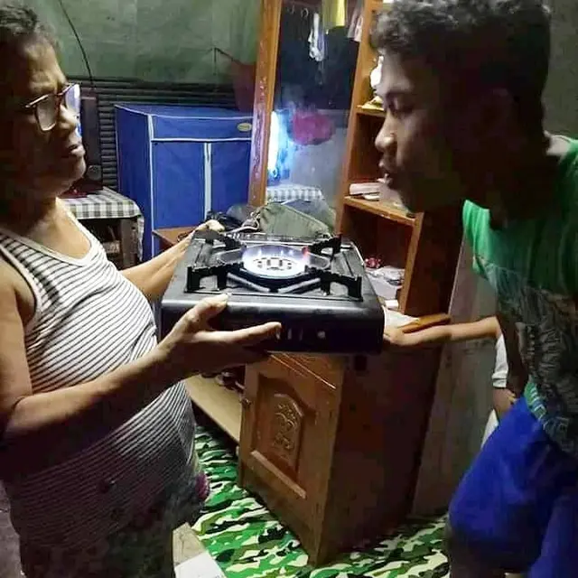6 Potret Lilin Ulang Tahun Nyeleneh Ini Bikin Ngakak, Solusi ketika Kepepet