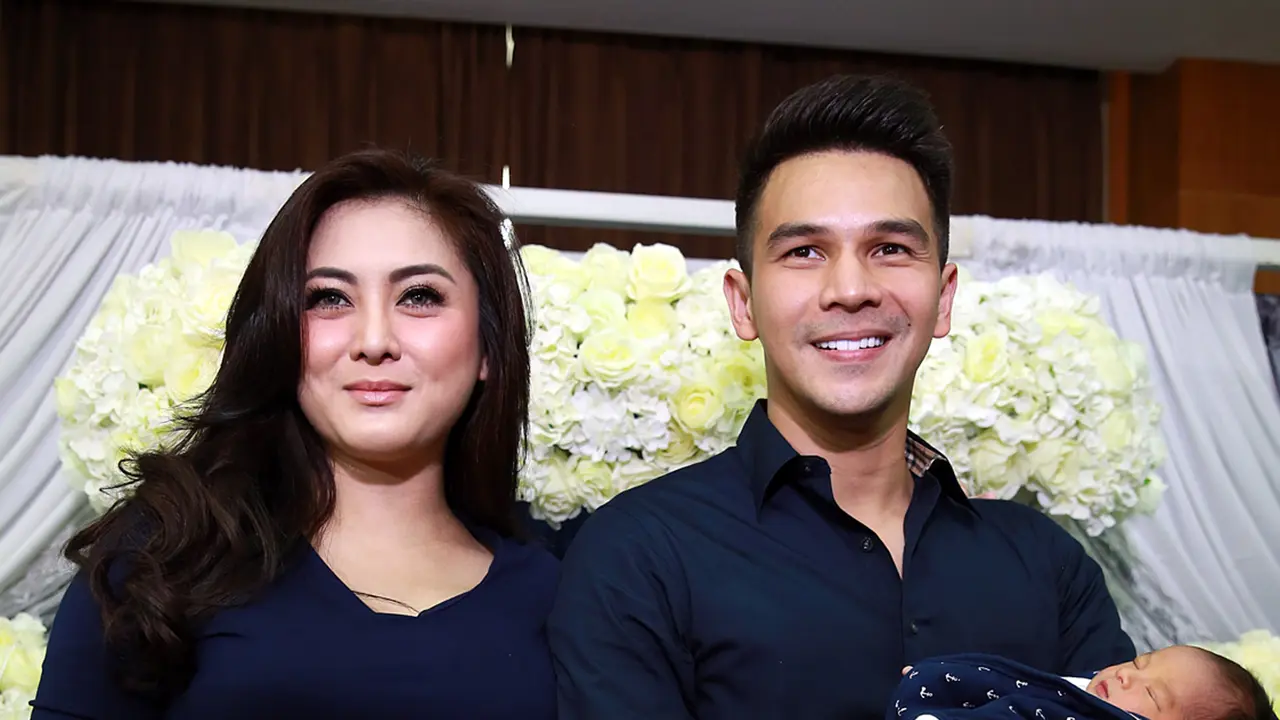 Dhena dan Jonathan Frizzy