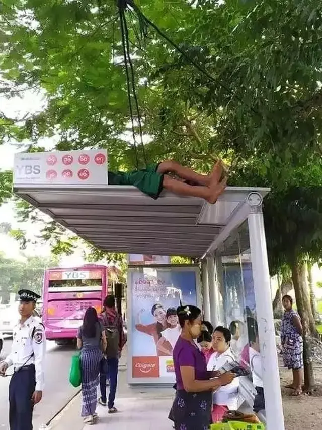 10 Potret Nyeleneh Orang Tidur di Tempat Berbahaya, Ada yang di Tebing