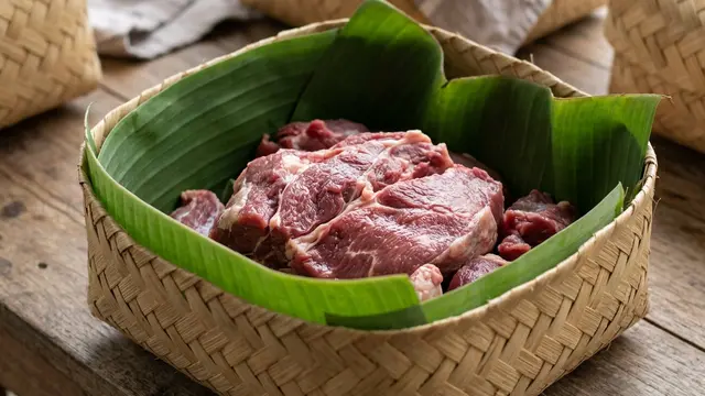 ilustrasi daging kurban, Gemini AI