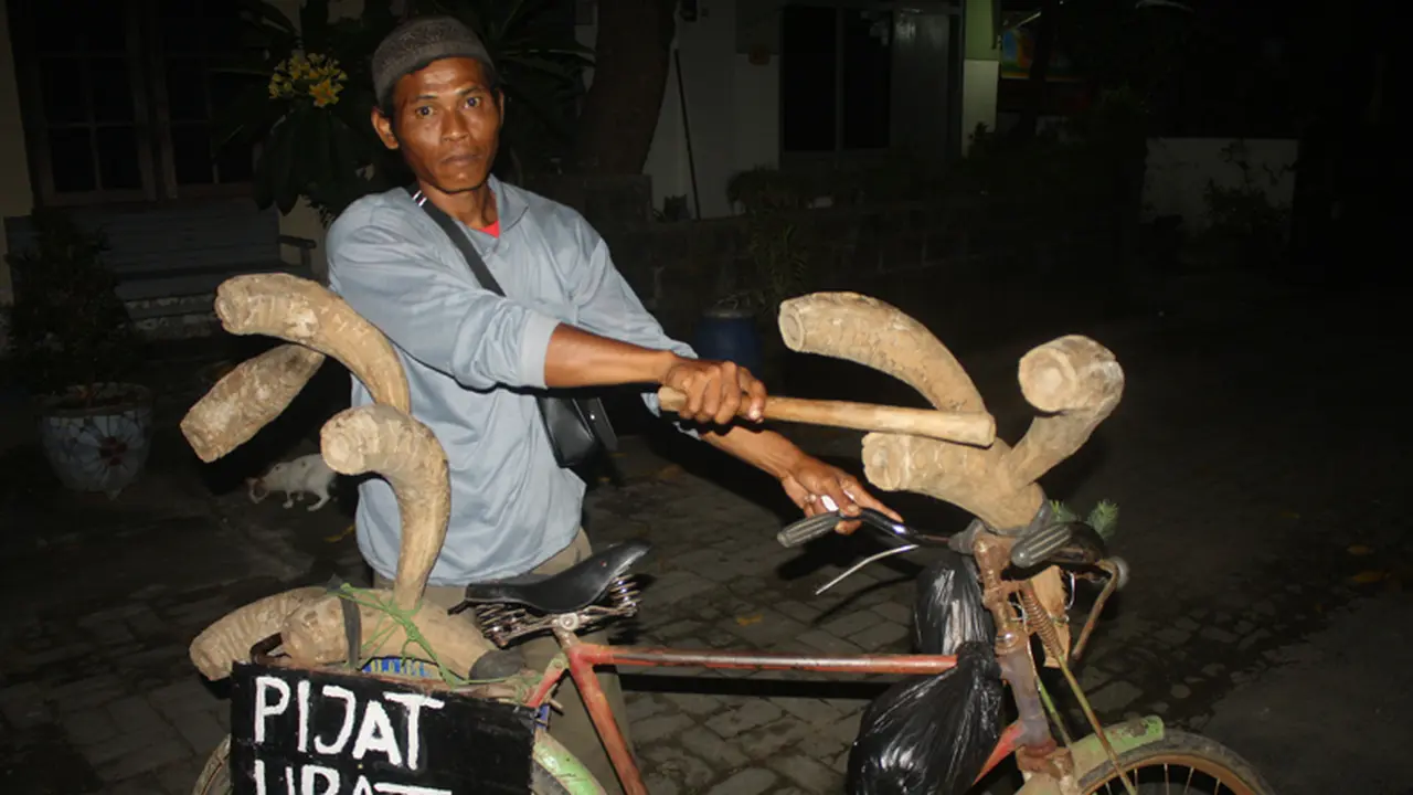 Kreatif, Pemijat Bersepeda Unik ala Kendal