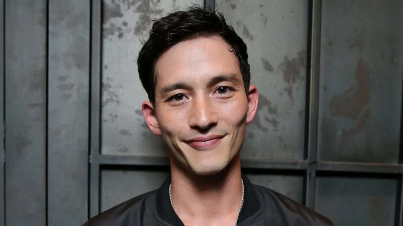 [Bintang] Mike Lewis