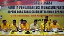 Panitia Tahapan Seleksi Pencalonan Ketum Golkar ketika kegiatan sosialisasi bagi bakal calon Ketua Umum Partai Golkar di Jakarta, Senin (2/5). Saat ini, beberapa kader Golkar sudah melabeli dirinya sebagai bakal calon ketua umum (Liputan6.com/Johan Tallo)