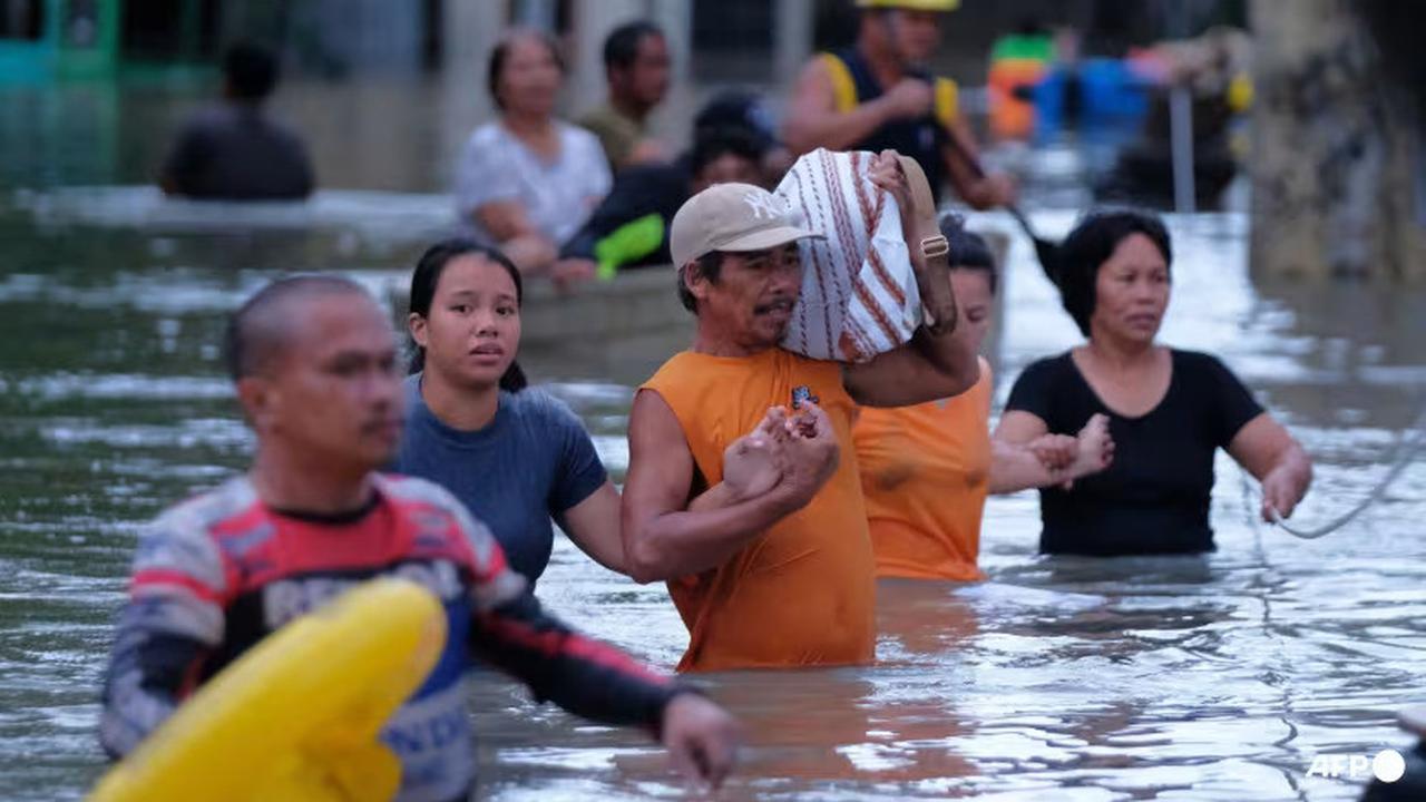 Banjir akibat Badai Trami. (AFP)