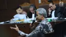 Mantan Wakil Ketua Komisi II DPR yang juga Gubernur Jawa Tengah, Ganjar Pranowo memberi kesaksian dalam sidang lanjutan dugaan korupsi pengadaan e-KTP dengan terdakwa, Setya Novanto di Pengadilan Tipikor, Kamis (8/2). (Liputan6.com/Helmi Fithriansyah)