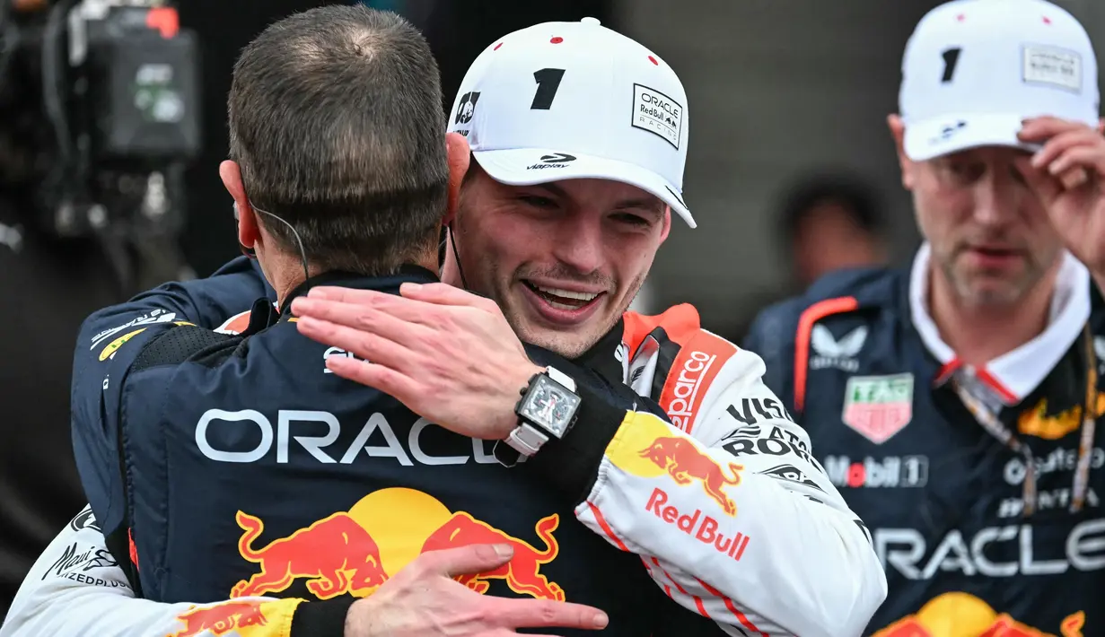 Kemenangan ini sekaligus keberhasilan Max Verstappen mempertahankan status pole position hingga akhir balapan. (Toshifumi KITAMURA/AFP)