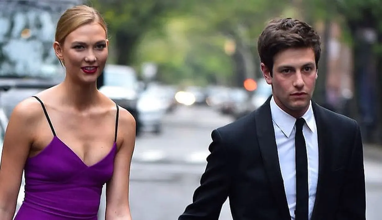 "Mereka berdua menikmati dan berbahagia dengan momen tersebut," ujar seorang sumber. (Meaww)