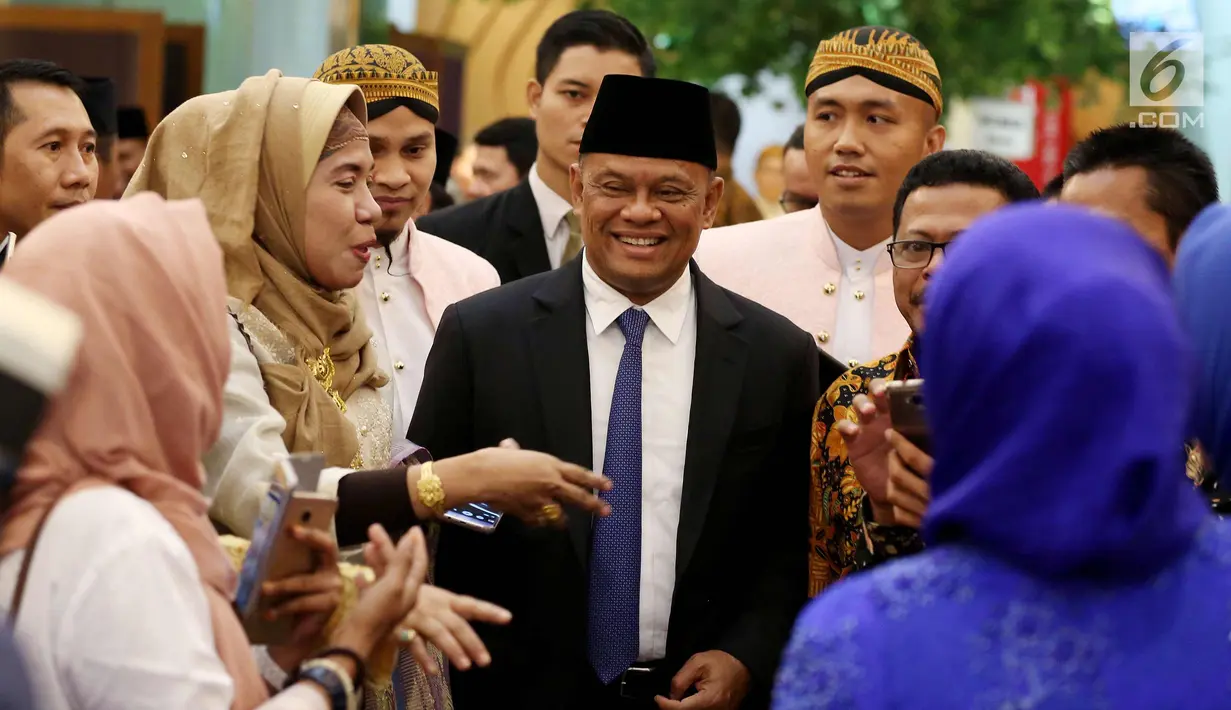 Panglima TNI Jenderal Gatot Nurmantyo saat menghadiri pernikahan Ray Zulham Farras Nugraha dengan DR. Milka Anisya Norosiya yang merupakan Anak Ketua MPR Zulkifli Hasan, di Jakarta, Minggu (24/9). (Liputan6.com/Johan Tallo)