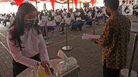 Seorang peserta mencuci tangan sebelum mengikuti proses Tes Standar Kompetensi Dasar (SKD) CPNS di BKN, Jakarta, Kamis (2/9/2021). Sebanyak 800 peserta mengikuti tes yang dibagi dua sesi dan menerapkan protokol kesehatan yang ketat. (Liputan6.com/Herman Zakharia)