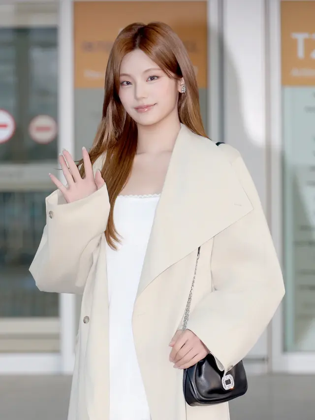 Yeji ITZY Siap Sapa Penggemar di Jakarta, Terbang dari Korea Selatan Berbalut Mini Dress yang Nyaman