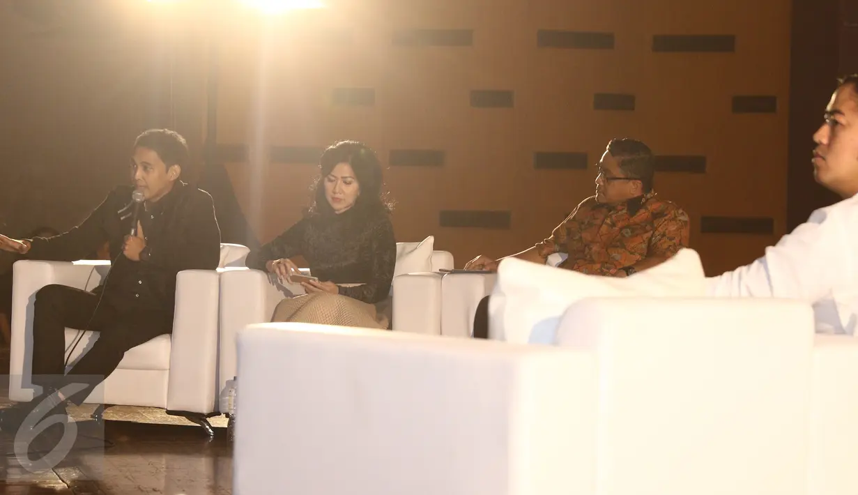 Indra Perdana Sinaga memberikan pemaparan saat "Debat Kandidat Artis Pendukung Calon Gubernur dan Wakil Gubernur DKI Jakarta 2017" di kawasan kuningan, Jakarta, Kamis (12/1). Indra mendukung pasangan Agus-Sylvi. (Liputan6.com/Herman Zakharia)
