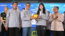 Tim putri Jakarta Electric PLN resmi melakukan launching tim, jersey dan logo baru untuk mengarungi ajang PLN Mbile Proliga 2024 di Kantor Pusat PLN, Jakarta, Selasa (23/4/2024). Hadir dalam acara tersebut, seluruh skuad termasuk kapten tim, Yolla Yuliana beserta jajaran petinggi PLN, termasuk Dirut PLN, Darmawan Prasodjo. Yolla Yuliana sebelumnya pernah berseragam Jakarta Electric PLN selama 4 musim, 2010, 2015, 2016 dan 2017, bahkan pernah dua kali menjadi juara pada 2015 dan 2016. (Bola.com/M Iqbal Ichsan)