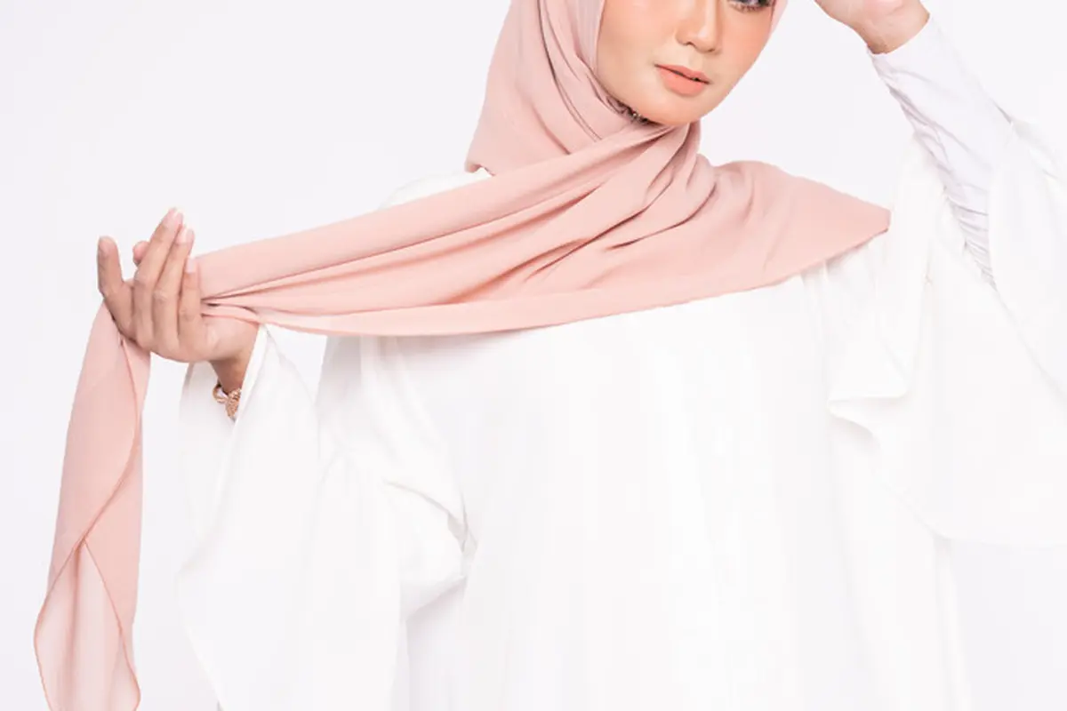 Rambut Bau pada Hijaber Sering Bikin Minder, Cari Tahu Penyebab dan Cara Mengatasi yang Tepat!