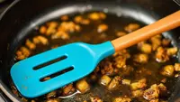 Cara Membersihkan Spatula Silikon yang Menguning dan Berminyak agar Kembali Kinclong