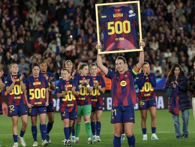 Alexia Putellas mencatatkan penampilan ke-500 bersama Barcelona saat laga perempat final Liga Champions Wanita 2025/2026 melawan Real Madrid, Kamis (02/04/2026). (AFP/Lluis Gene)